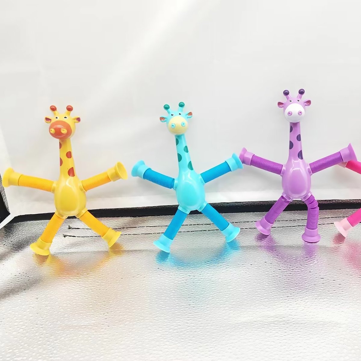 Juego Sensorial con los Giraffe Tubes