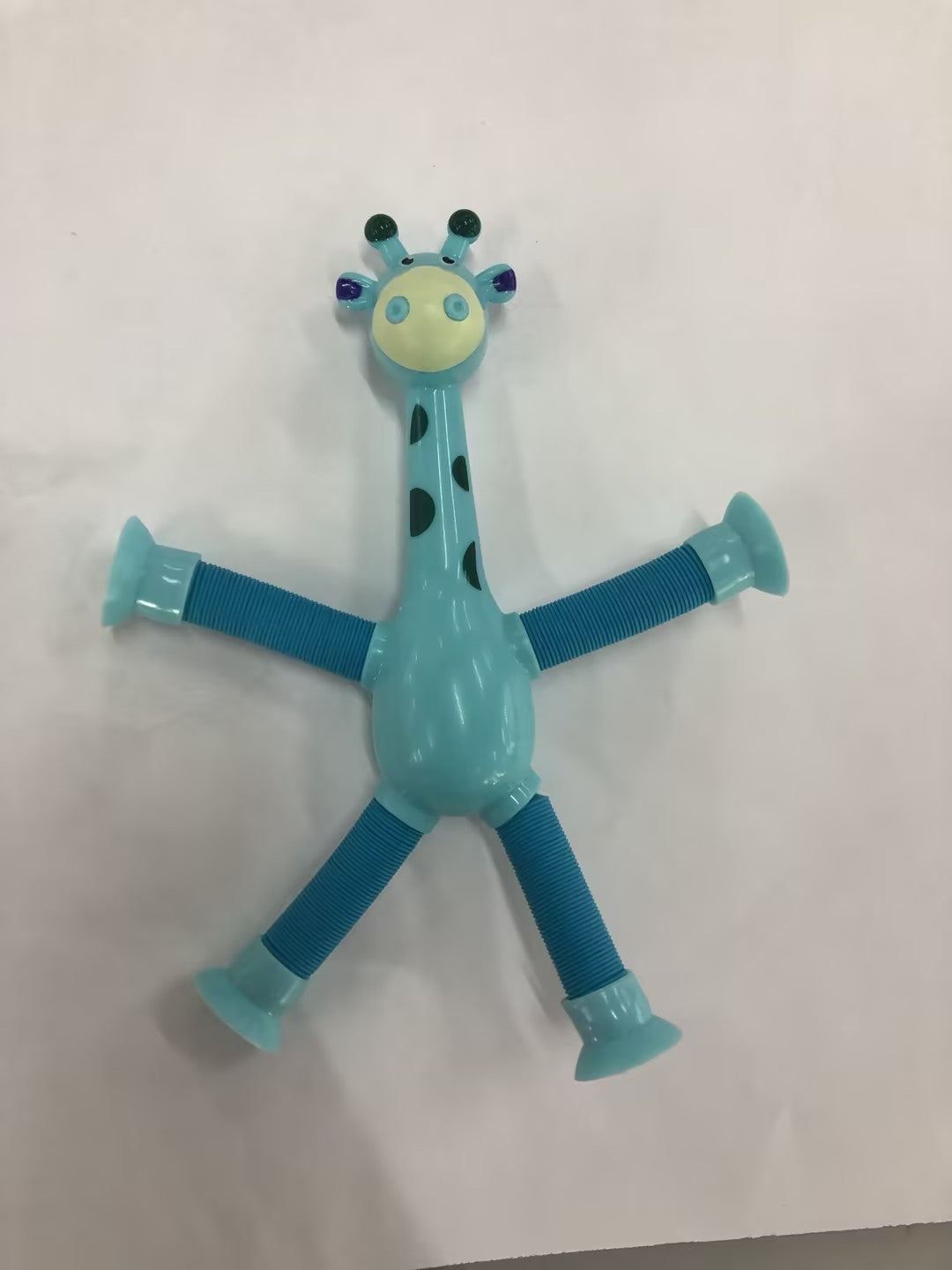 Juego Sensorial con los Giraffe Tubes